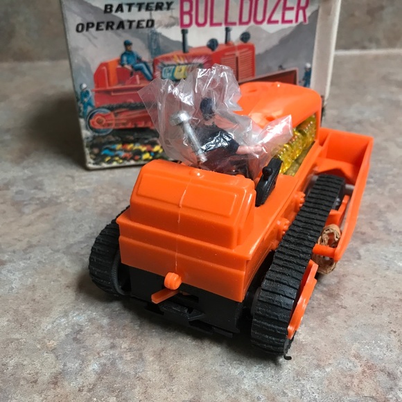 Vintage Battery Operated Bulldozer - Picture 5 of 10